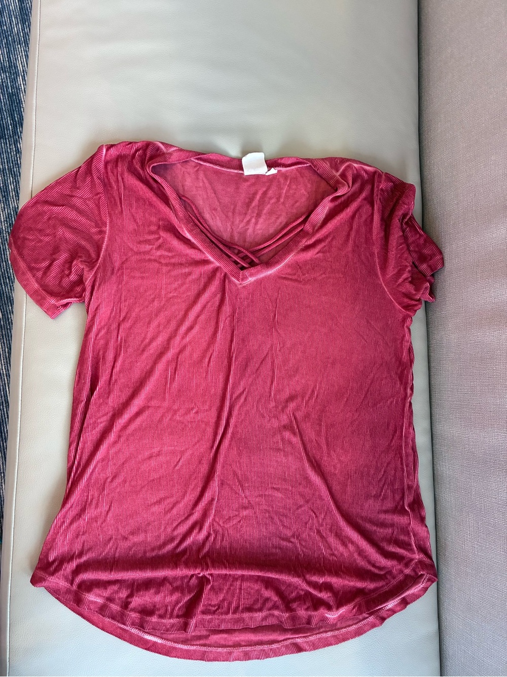 Women's V-Neck Short Sleeve Top in Red